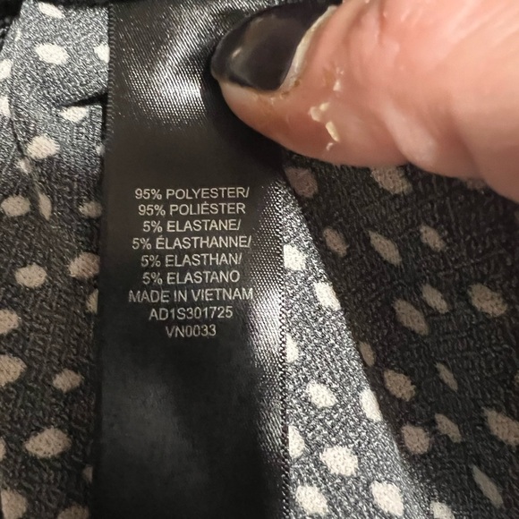 🖤🖤NWT-ADRIANNA PAPPEL BLACK V NECK POCK A DOT SLEEVELESS BLOUSE SZ S🖤🖤 - Picture 5 of 8
